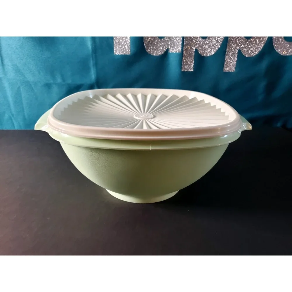 Tupperware Servalier Bowl Vintage Collection Mint Green 11.75 cup New